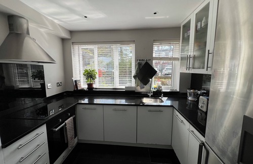 Blackheath Apartment | Luxurious 2 bed 2 bath flat w/parking Blackheath