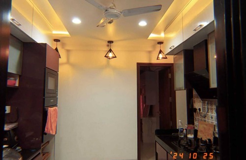 Nanded House | Luxurious 2-bedroom flat, 5 sitter Recliner sofa, WiFi, modern amenities in Pune