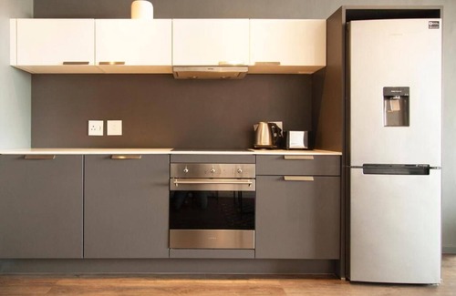 Cape Town City Centre Apartment | Luxurious 2 Bedroom Apartment in Woodstock Cape, Town