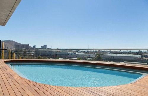 Cape Town City Centre Apartment | Luxurious 2 Bedroom Apartment in Woodstock Cape, Town