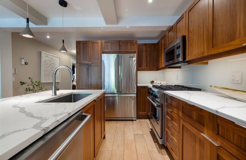 Aspen Condo | Luxurious 2BR 2BA with Breathtaking Views & A/C!