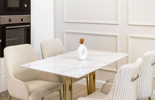 Dubai Media City Apartment | Luxurious 2BR in Marina w Stunning Views