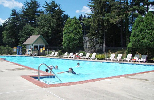 East Stroudsburg Condo | Luxurious 2BR Haven in Poconos - Scenic Mtn Views