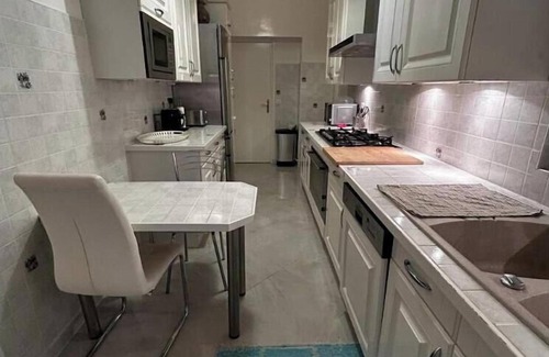 8th Arrondissement Apartment | LUXURIOUS 3 BEDROOM PARISIAN RETREAT IN CHAMPS ELYSEES!
