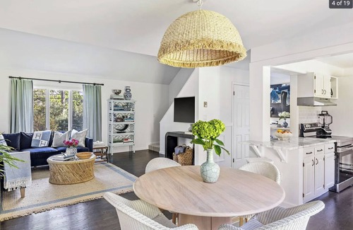 Noyack Cottage | Luxurious 3-Bedroom Sag Harbor Cottage: Designer Renovation with Water Views