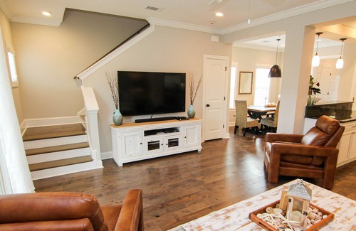 Epworth Acres House | Luxurious 3 BR townhome in prime locale!