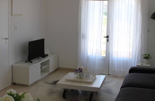 Panormos Apartment | Luxurious 3 room apartment, Rethymno, Panormos with sea view and patio.