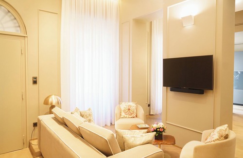 Celio Apartment | Luxurious 3-room residence in unique building in front of Colosseum.