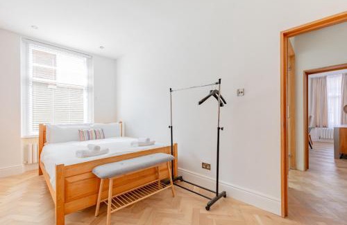 Chelsea Riverside Apartment | Luxurious 3BD Flat on Kings Road Heart of Chelsea