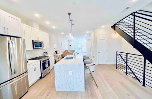 Northeast House | Luxurious 3BDR Penthouse Rooftop Monument Views @H ST Corridor Free Cancellation