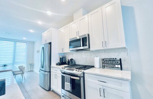 Northeast House | Luxurious 3BDR Penthouse Rooftop Monument Views @H ST Corridor Free Cancellation