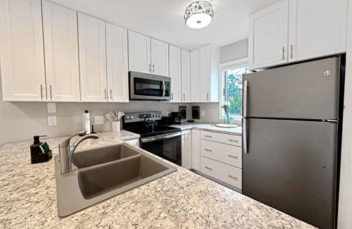 Hill City House | Luxurious 3BR | Resort Townhome Retreat | Near Trails, Golf, Dock Access