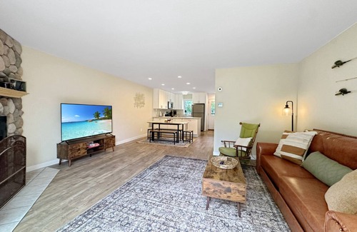 Hill City House | Luxurious 3BR | Resort Townhome Retreat | Near Trails, Golf, Dock Access