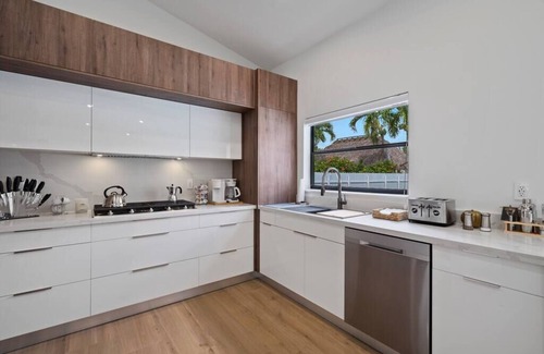 Richmond West House | Luxurious 3BR Villa with Pool in Miami