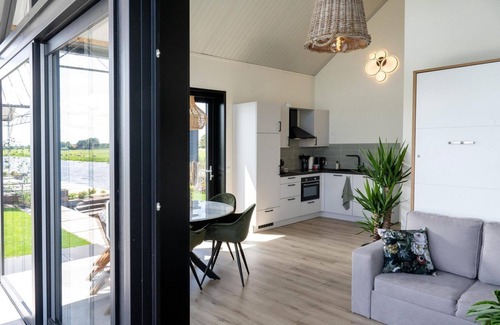 Municipality of Kaag en Braassem House | Luxurious 4-6 person holiday villa on the water.