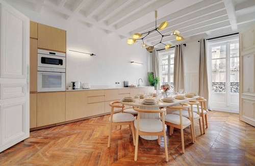 Palais-Royal Apartment | LUXURIOUS 4-BEDROOM PARISIAN RETREAT: PALAIS-ROYAL GEM 4 UNFORGETTABLE GETAWAYS!