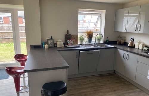 Marston Moretaine House | Luxurious 4 br detached house in cul-de-sac ideal for family or group of friends
