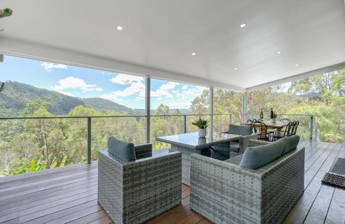 Wongawallan House | Luxurious 4-BR Hinterland Retreat - Scenic Views