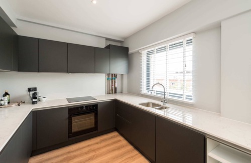 Kensington Apartment | Luxurious 4BD Duplex Apartment in Earls Court with Terrace!