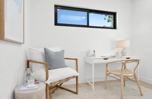 Miranda House | Luxurious 5 Bed Retreat with Pool near Gymea Village