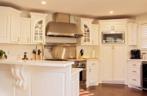 Hendersonville House | Luxurious 5-Bedroom Lakeside Retreat with Hot Tub, Fire Pit and Dolly Room