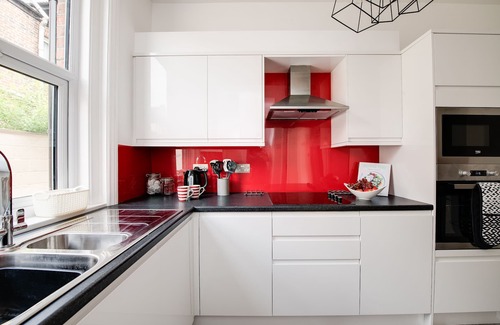 Portsmouth Apartment | Luxurious 5* Groundfloor 1bedroom flat with additional sofa bed and garden. Pets
