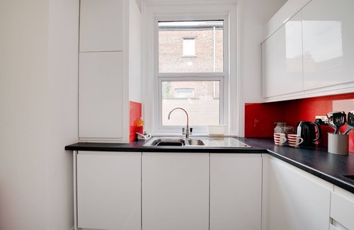 Portsmouth Apartment | Luxurious 5* Groundfloor 1bedroom flat with additional sofa bed and garden. Pets