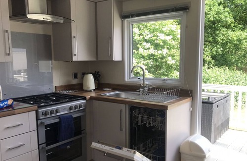 Ringwood House | Luxurious 5* Poppy at Oakdene Forest Park up to 6 guests