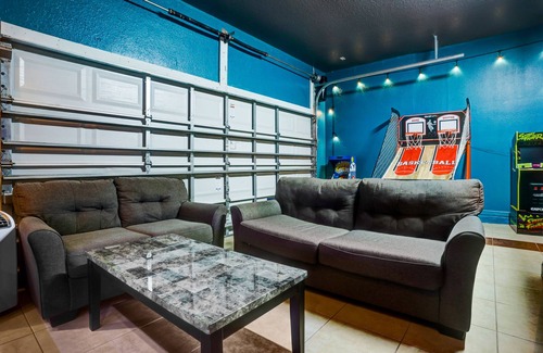 Tuscan Hills House | Luxurious 5BD/4BA House Private Heated Pool Karaoke in Playroom Close to Disney