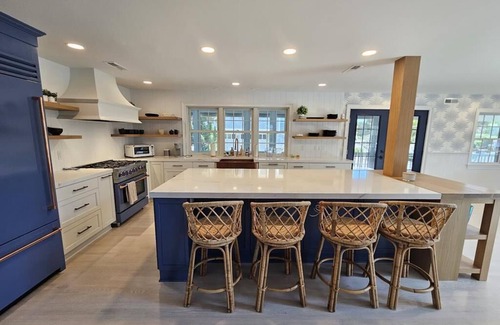 Beach Haven Park House | Luxurious 6 Bedroom 3.5 bath with private beach access, bocce and tennis court