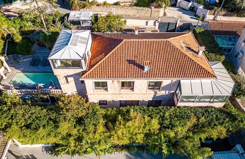 Riou - Petit Juas - Av de Grasse Villa | Luxurious 6 bedroom villa with pool & sauna
