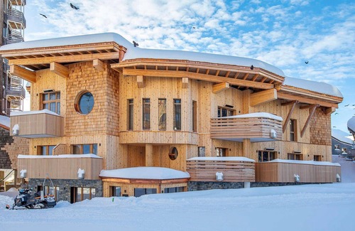 Avoriaz House | Luxurious 6-Room, 11-Person Apartment with Pool, Gym, and Ski-in/Ski-out Access in Morzine