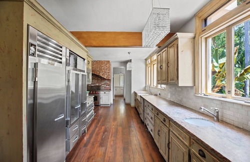 Beverly Hills House | Luxurious 8-bedroom estate with AC, WiFi in brilliant Beverly Hills