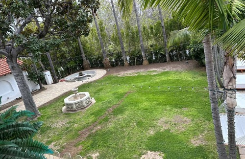 Beverly Hills House | Luxurious 8-bedroom estate with AC, WiFi in brilliant Beverly Hills