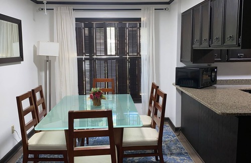 Ellendale House | Luxurious 8- BR Mansion with Pool- Near Germantown, Fully Fenced Backyard.