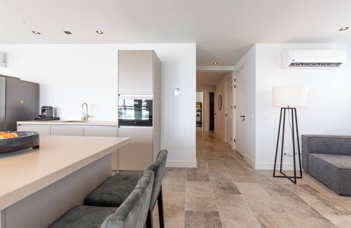 Willemstad Apartment | Luxurious and large apartment with direct access to pool/beach on Mambo Beach