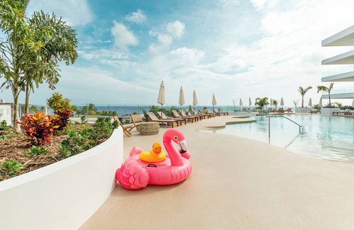 Willemstad Apartment | Luxurious and large apartment with direct access to pool/beach on Mambo Beach