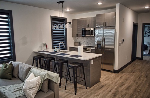 West New York Apartment | Luxurious and Spacious Apt with King Bed and Free Indoor Parking-20 Min to NYC