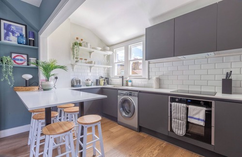 Larkhall Condo | Luxurious and Well-Designed 3BD flat, Clapham
