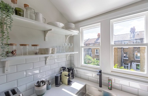 Larkhall Condo | Luxurious and Well-Designed 3BD flat, Clapham