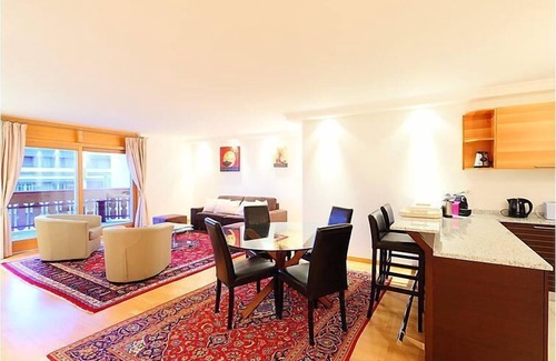 Montana Apartment | Luxurious apartment ideally located in the center of Montana crests