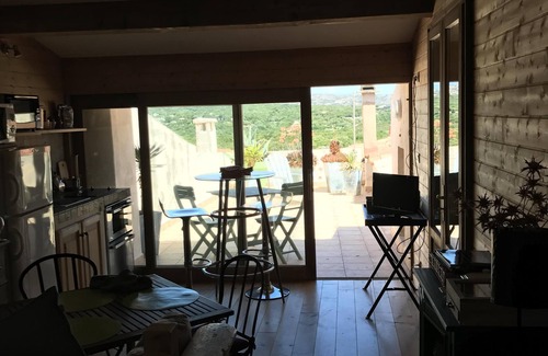 Bonifacio Apartment | Luxurious apartment.Can you hear the noise of the lapping water?