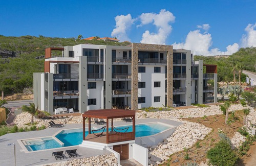 St. Marie Condo | Luxurious Apartment w/Seaview & pool - 5 minutes from the beach - Coral Estate
