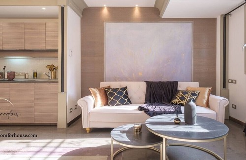 Historic Center Apartment | Luxurious apartment in the center of Bologna