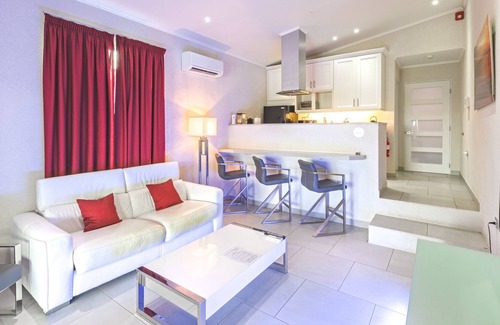 Boegoeroei Condo | Luxurious apartments very close to the beaches with amazing view.