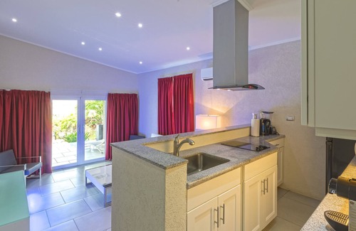 Boegoeroei Condo | Luxurious apartments very close to the beaches with amazing view.