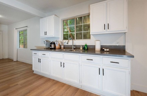 Pico - Robertson House | Luxurious at its finest in LA sleep 10