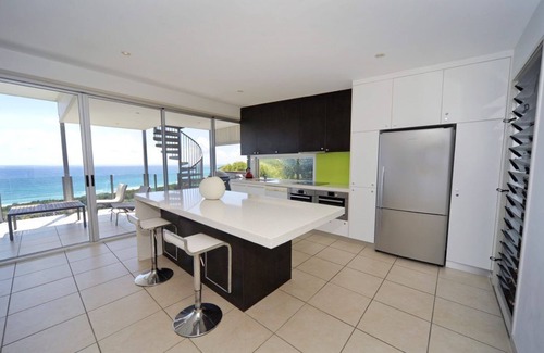 Point Lookout House | Luxurious beach house high above Home Beach with 180 degree ocean and.