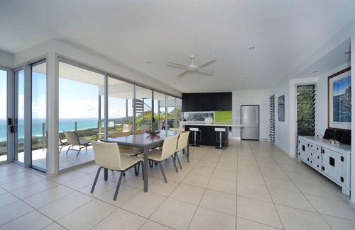 Point Lookout House | Luxurious beach house high above Home Beach with 180 degree ocean and.
