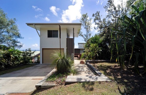 Point Lookout House | Luxurious beach house high above Home Beach with 180 degree ocean and.